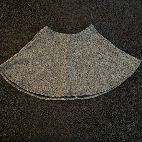 Abercrombie & Fitch | High-Rise Skater Skirt - Picture 3 of 5